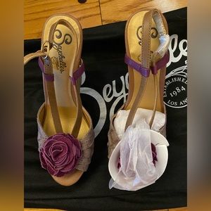 Seychelles Size 8 Wedges with Flower.